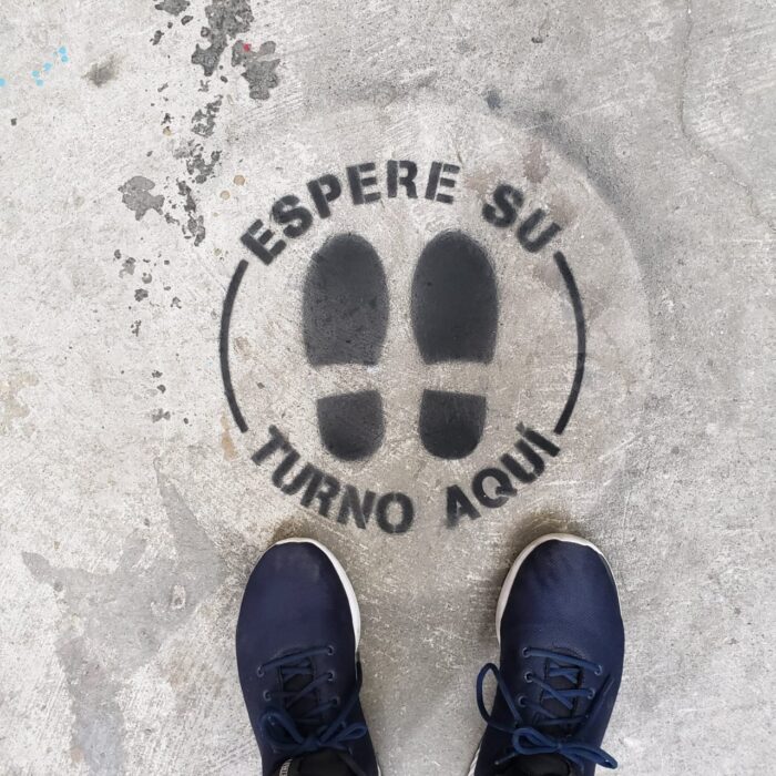 Stencil Espere su turno Aqui (40cms) - Image 2