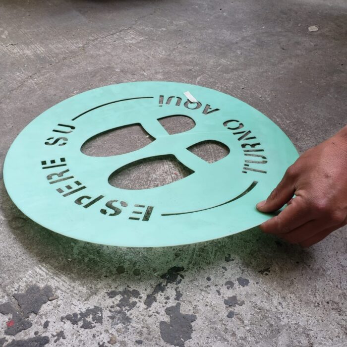 Stencil Espere su turno Aqui (40cms) - Image 3
